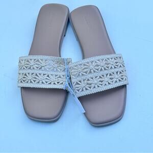 Old Navy Women's  Crafted Flower Design Totally Natural Slip On Sandals Sz 8
